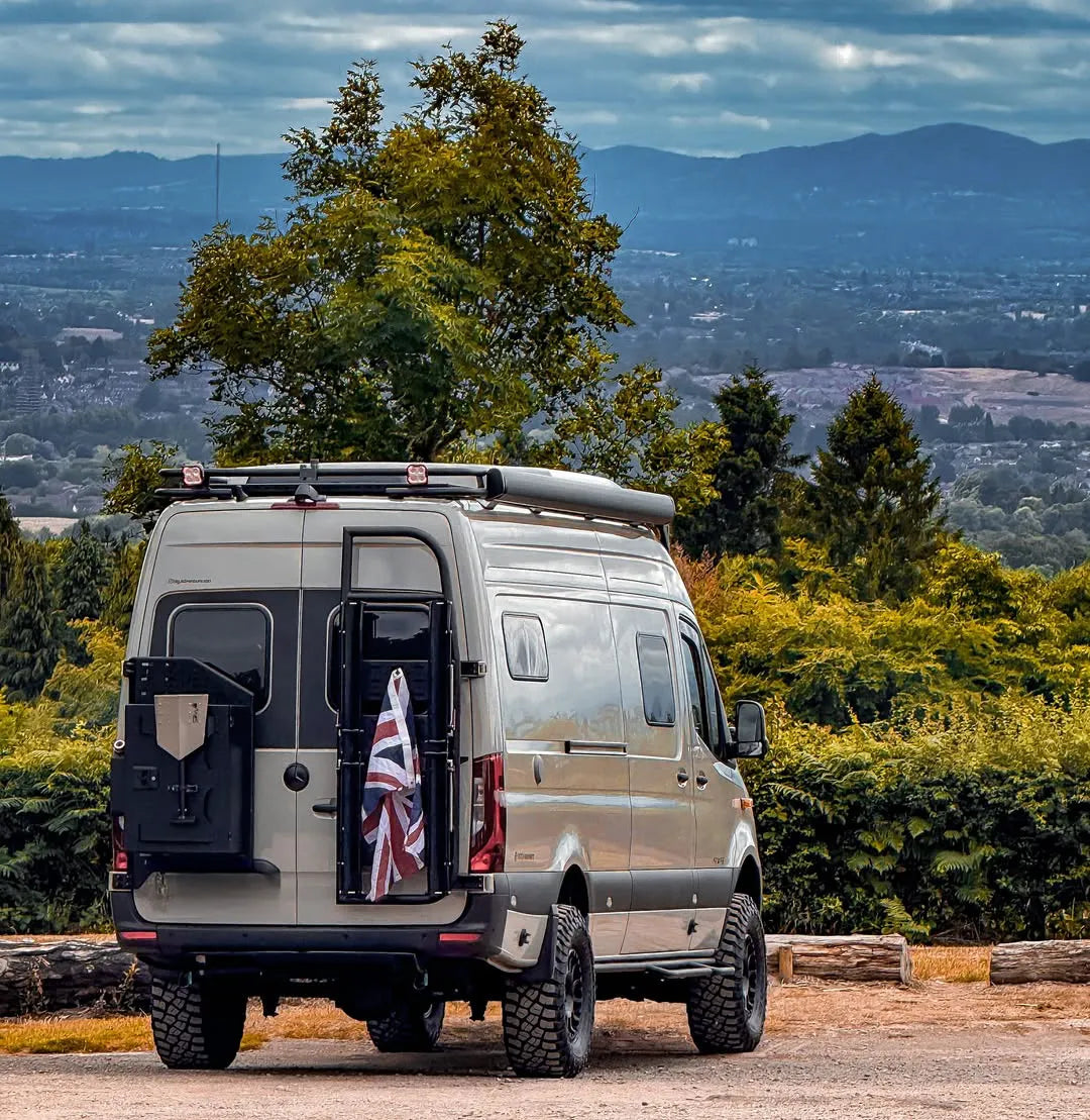 Cargo Ladder H2 Sprinter - installed context 1