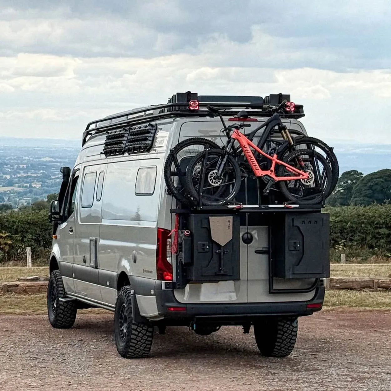 Cargo Frame Bike Carrier Sprinter Crafter - installed context 3