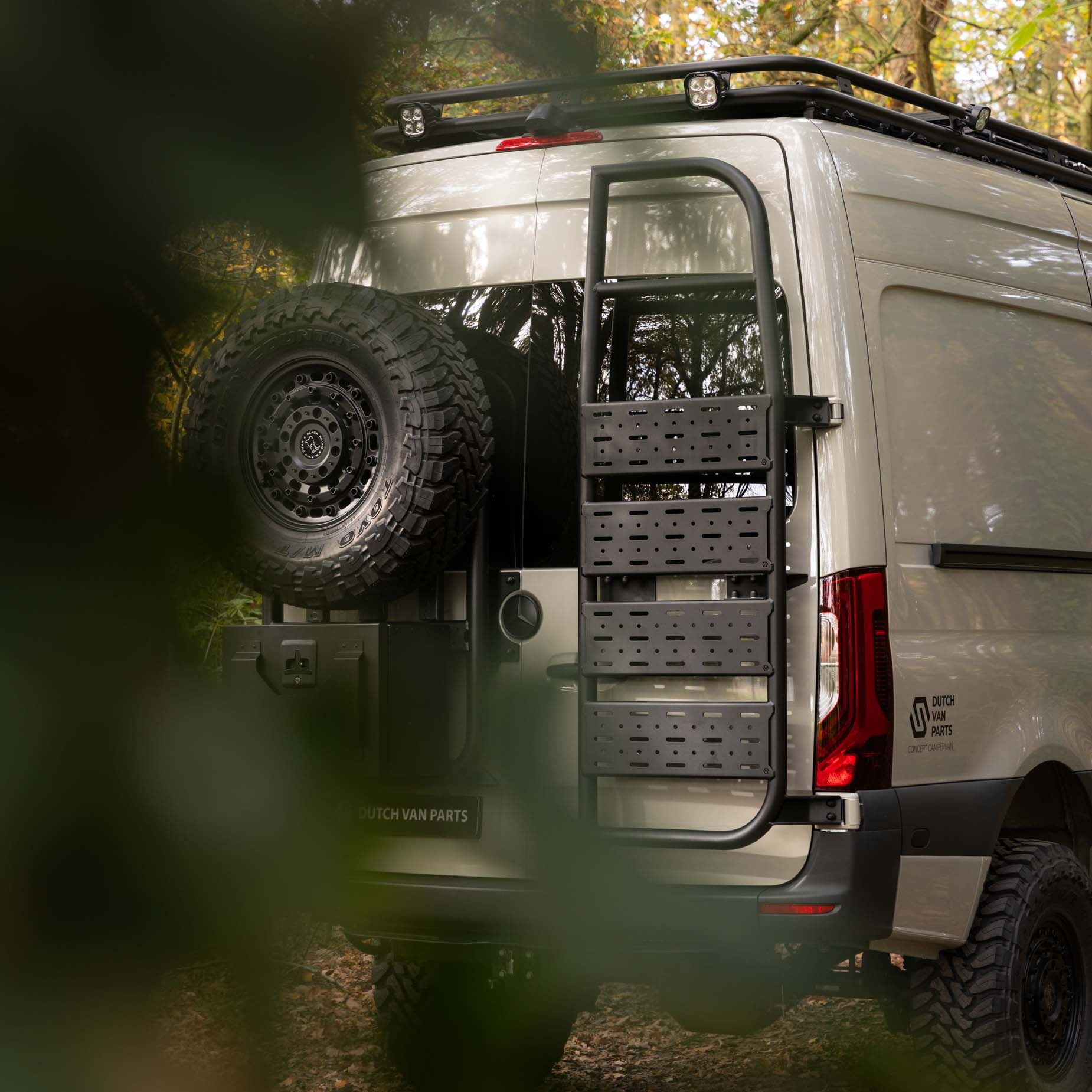 Cargo Ladder H2 Sprinter - angle 3