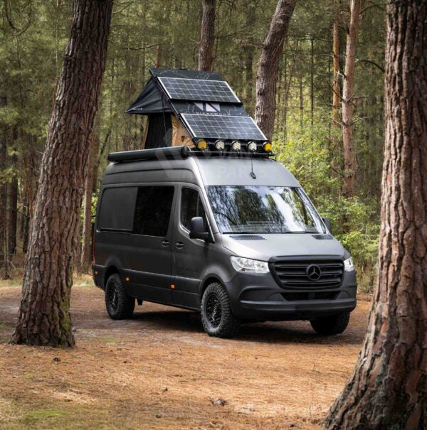 Vickywood Cumaru Light 127 roof tent open