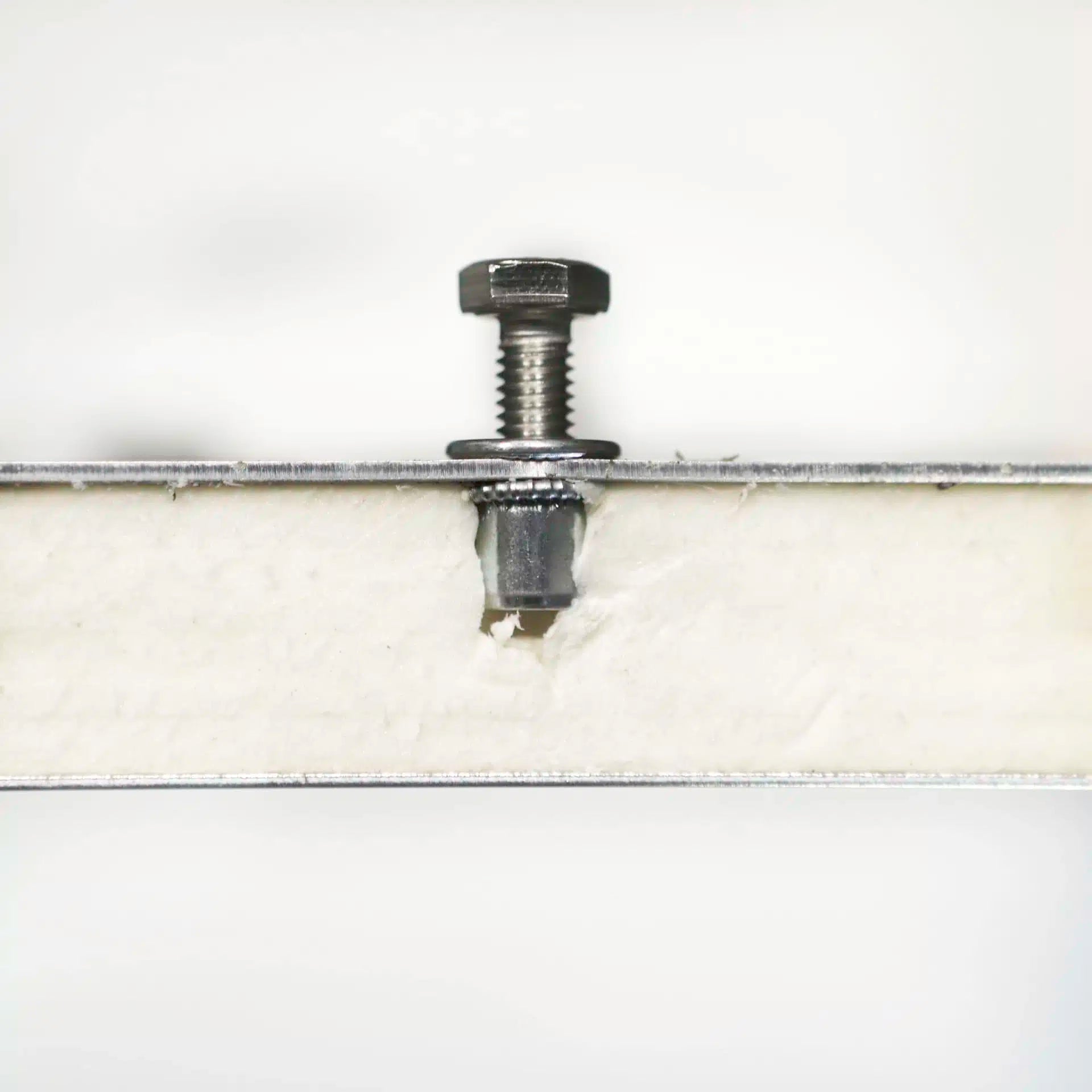 Dutchvanparts floor panel mounting and joint detail