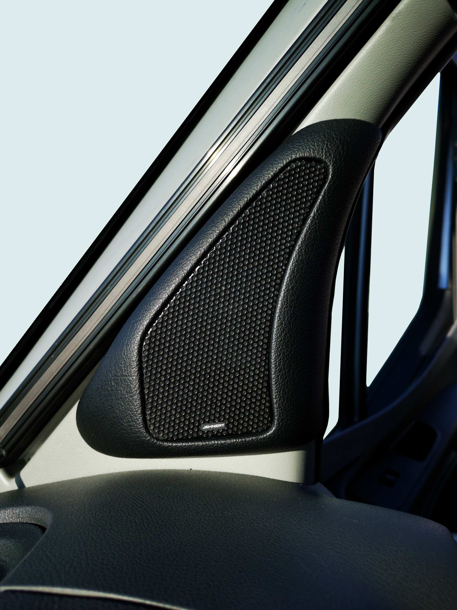 Jehnert A-pillar speaker installation with Remis blackout blind