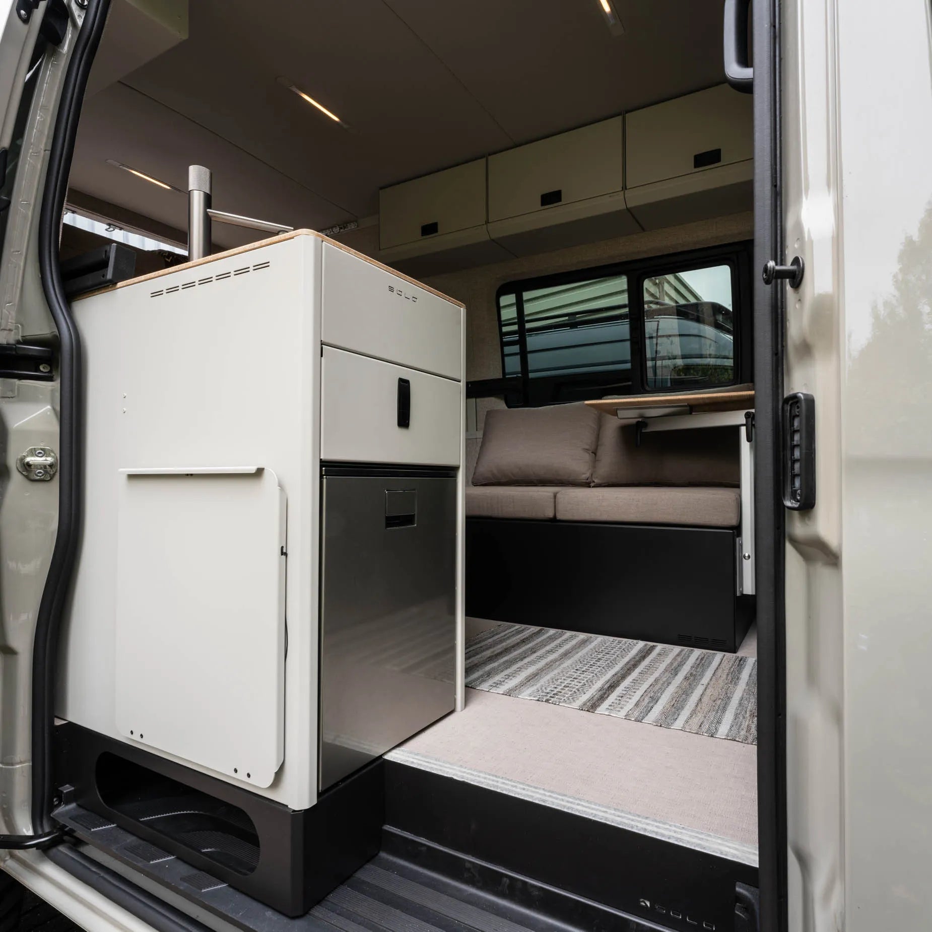Solo Upper Cabinet 600 installed